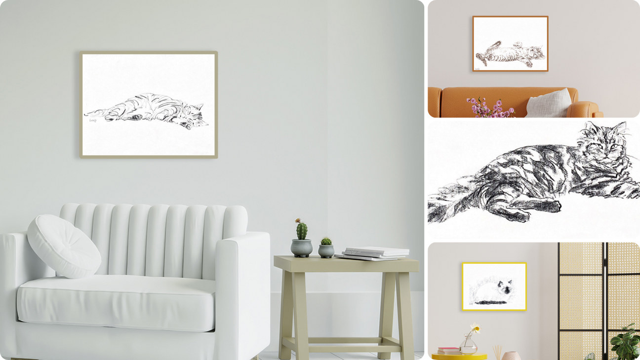 Un sofisticato ambiente interno con tre opere d'arte originali di Amleto in bella vista: due quadri alle pareti rappresentanti gatti in pose rilassate e uno su una mensola, completano armoniosamente l'arredo moderno della stanza.