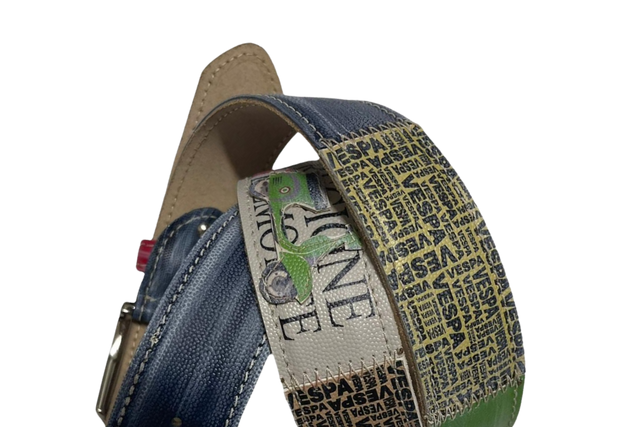 Cintura 'Italian Ride' con design Vespa e scritte