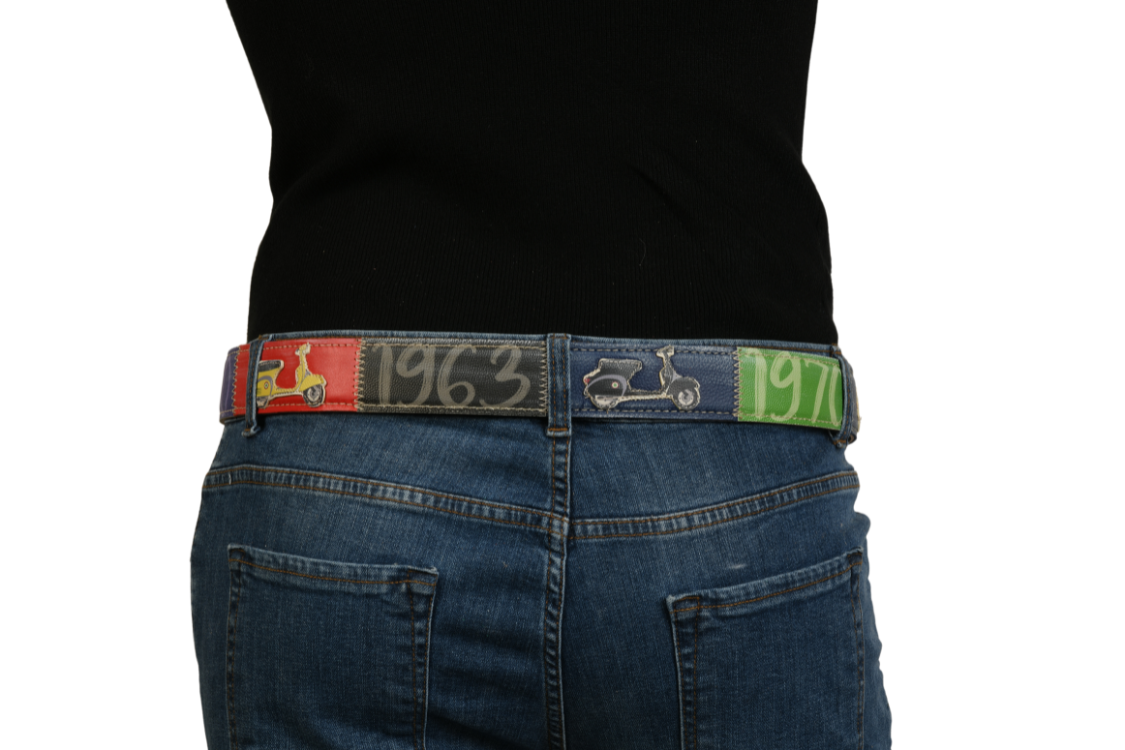 Vista posteriore cintura 'Italian Ride' con design anni