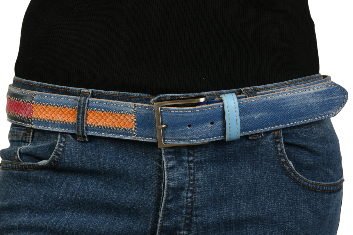 Cintura 'Ocean Waves' indossata, dettagli colorati