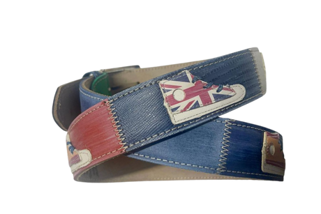 Cintura 'Sneakerhead' con design sneaker e bandiera