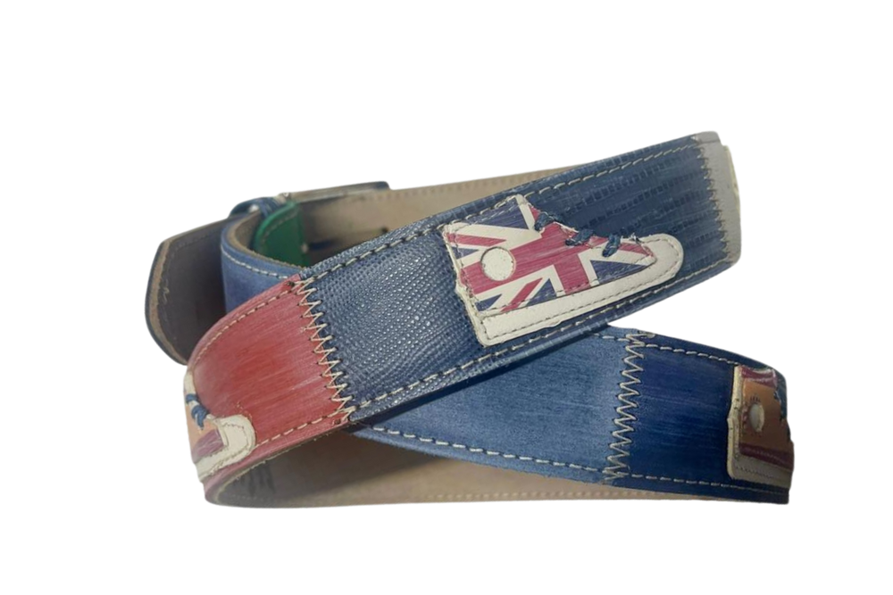 Cintura 'Sneakerhead' con design sneaker e bandiera