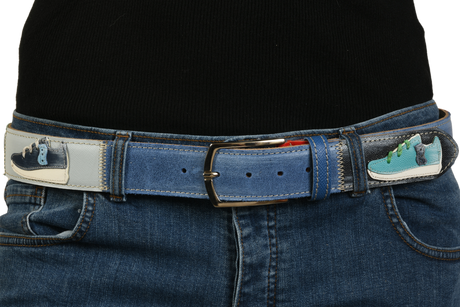 Cintura 'Trendsetter' con sneakers blu e verdi