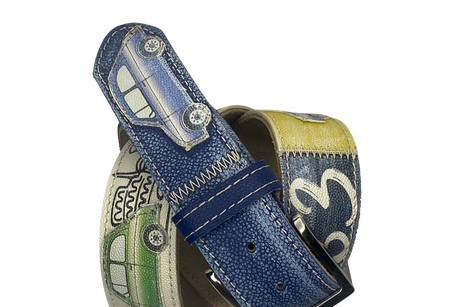 Cintura artigianale con auto blu e verde