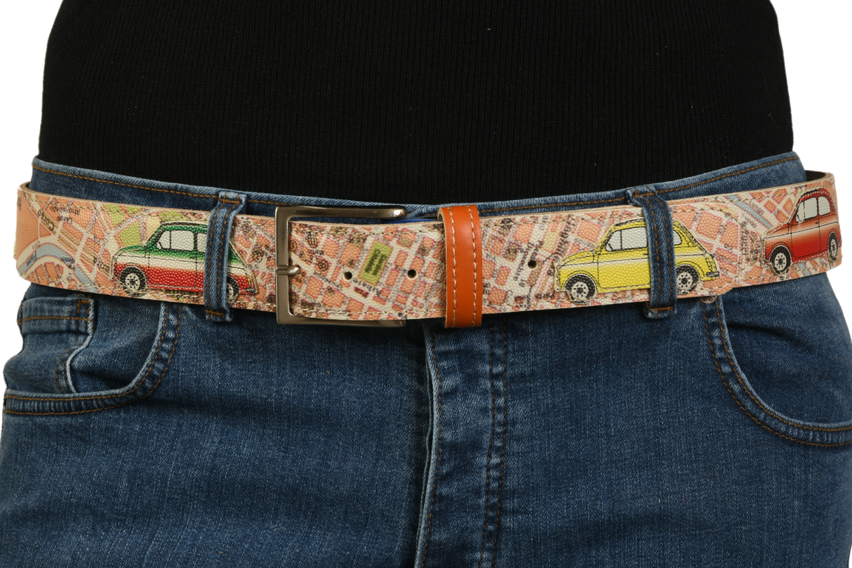 Cintura urbana con auto vintage, eleganza casual