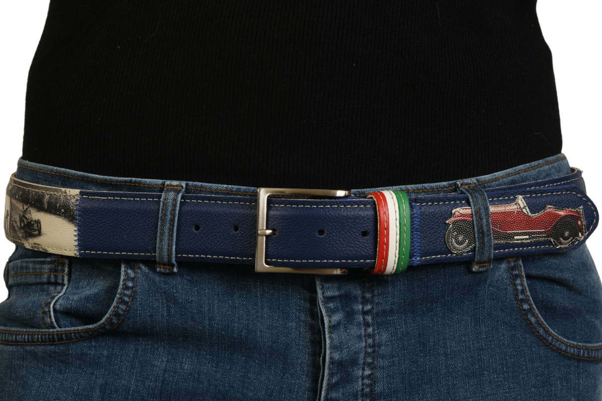 Cintura blu con auto rosse e dettagli italiani su jeans