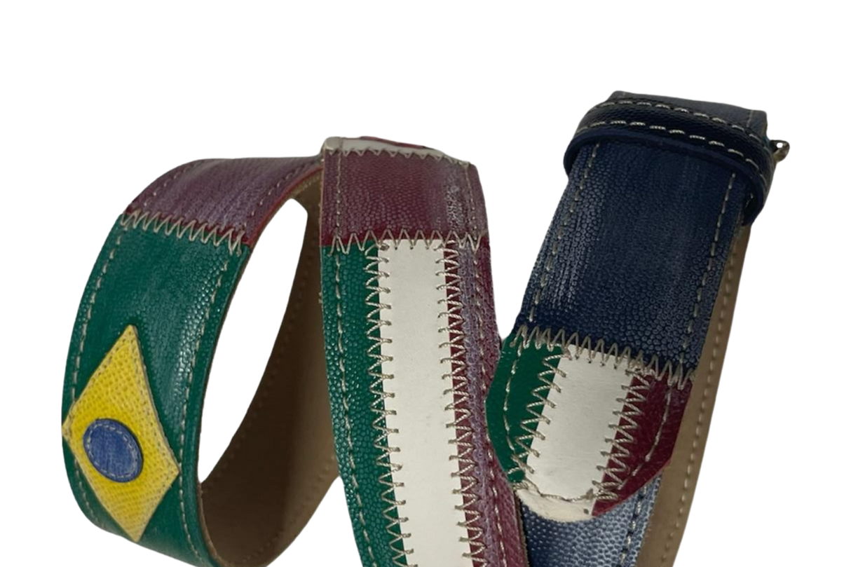 Cintura artigianale con bandiere colorate