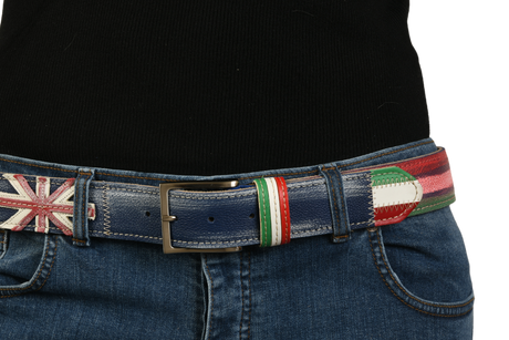 Cintura artigianale indossata con jeans