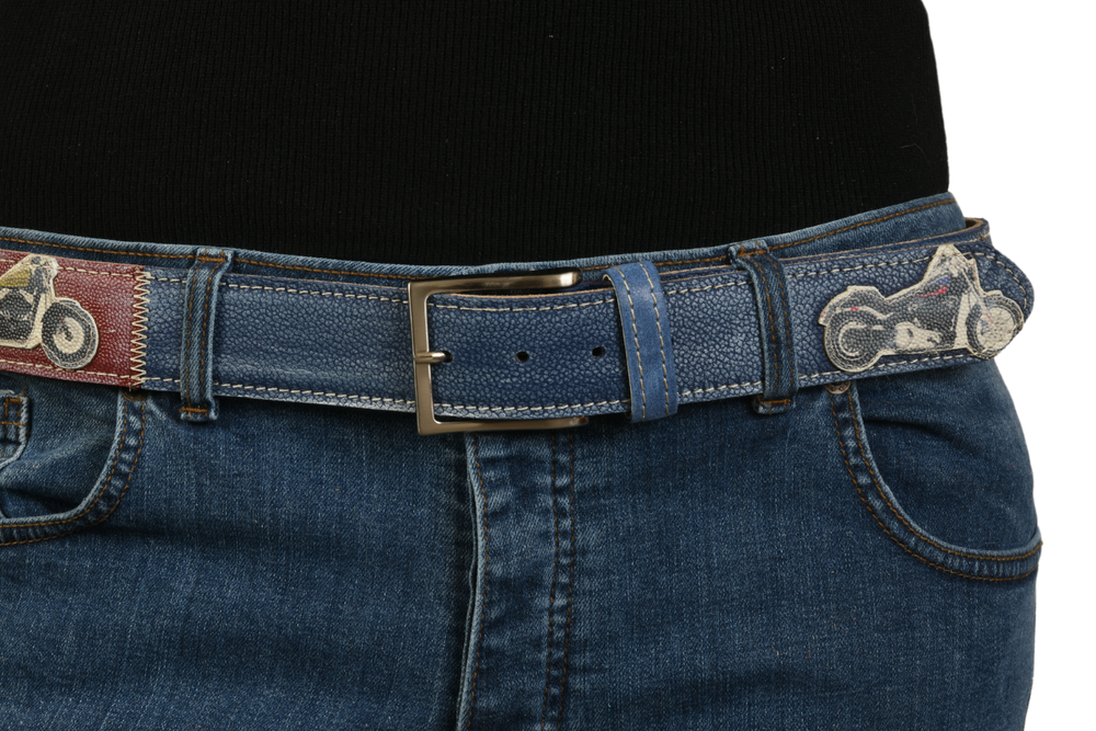 Cintura 'Spirit of Speed' indossata con jeans