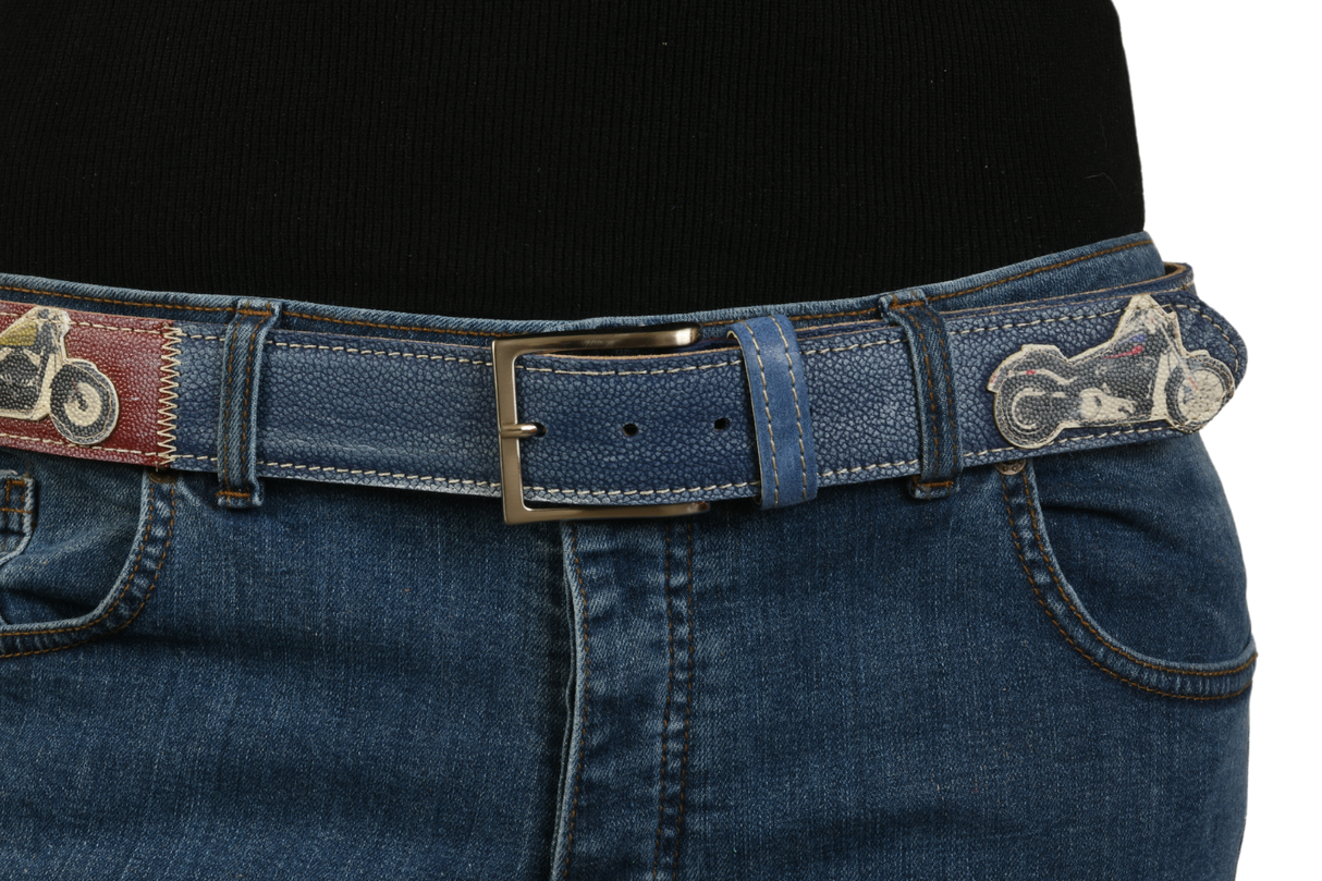 Cintura 'Spirit of Speed' indossata con jeans