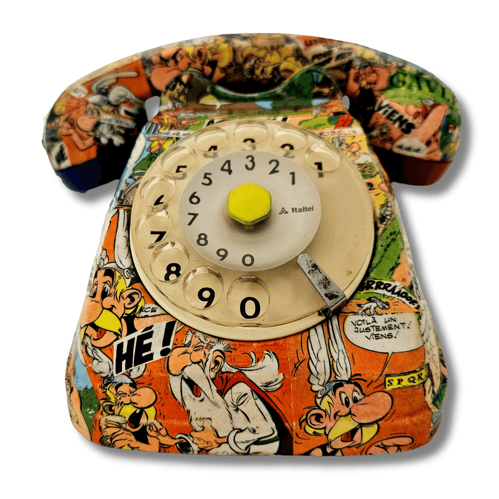 Telefono vintage Asterix con arte fumetti vivace