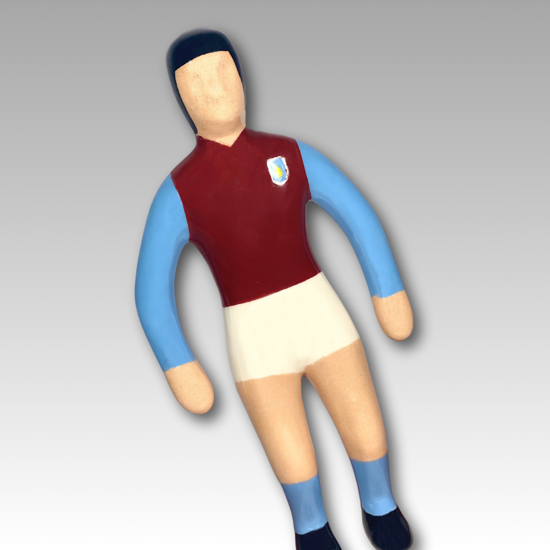Figura Subbuteo ceramica bordeaux e azzurra in posa