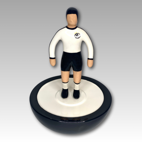 Statuina ceramica Subbuteo bianca e nera