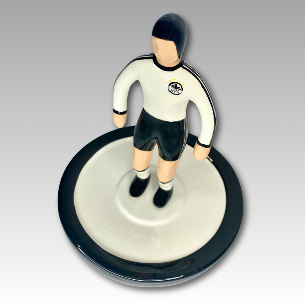 Vista dall'alto statuina ceramica Subbuteo bianca e nera