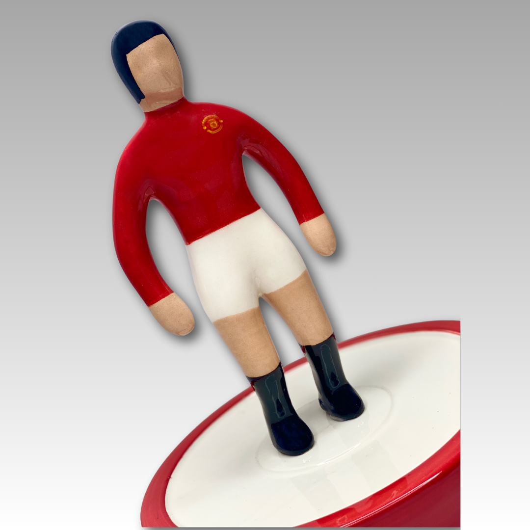 Figura Subbuteo ceramica rossa e bianca in posa
