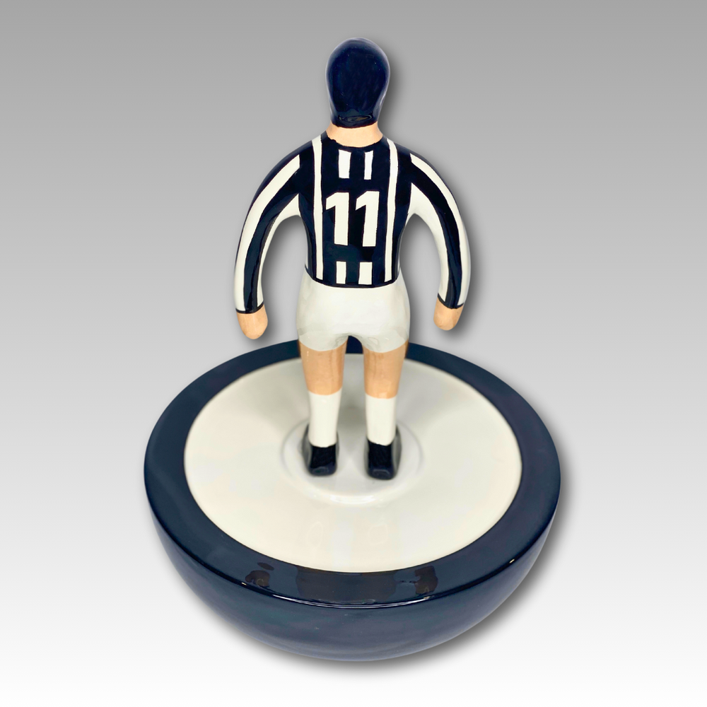 Retro con numero 11 statuetta Subbuteo ceramica bianco e nero