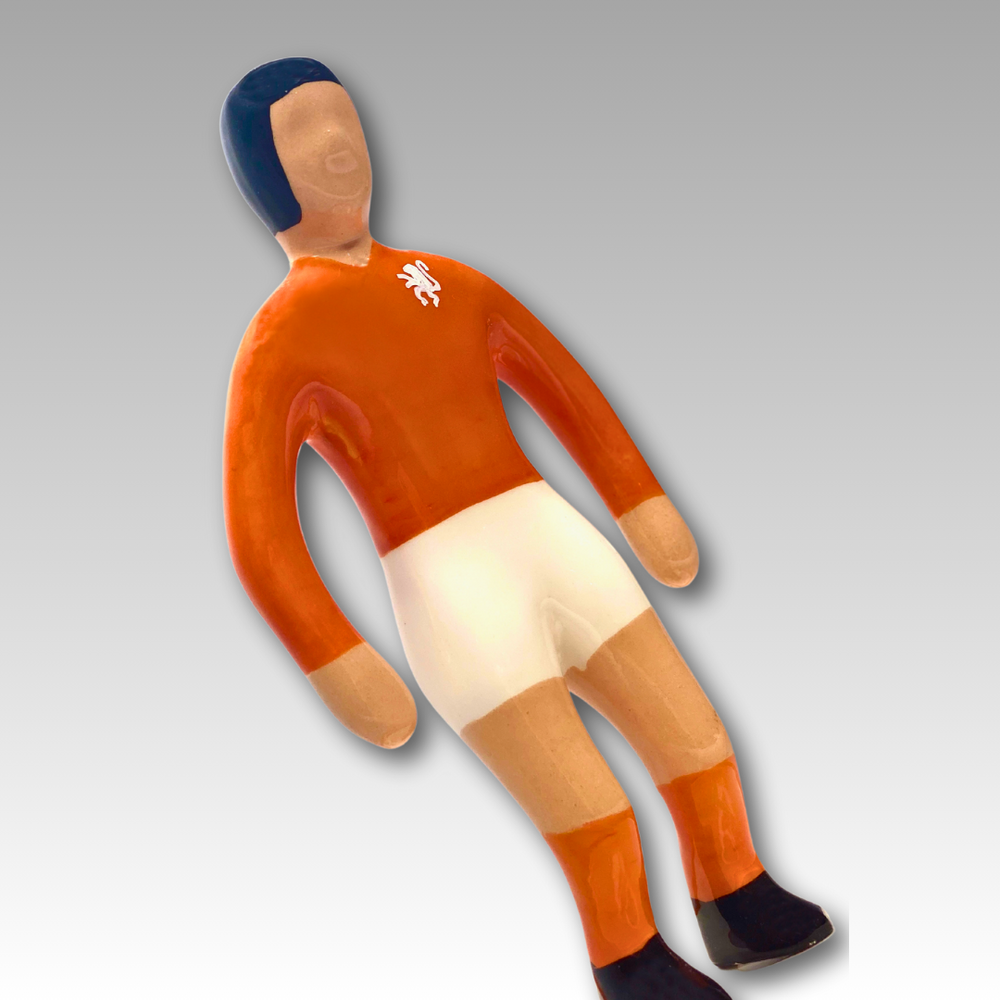 Statuina ceramica Subbuteo arancione e bianca inclinata