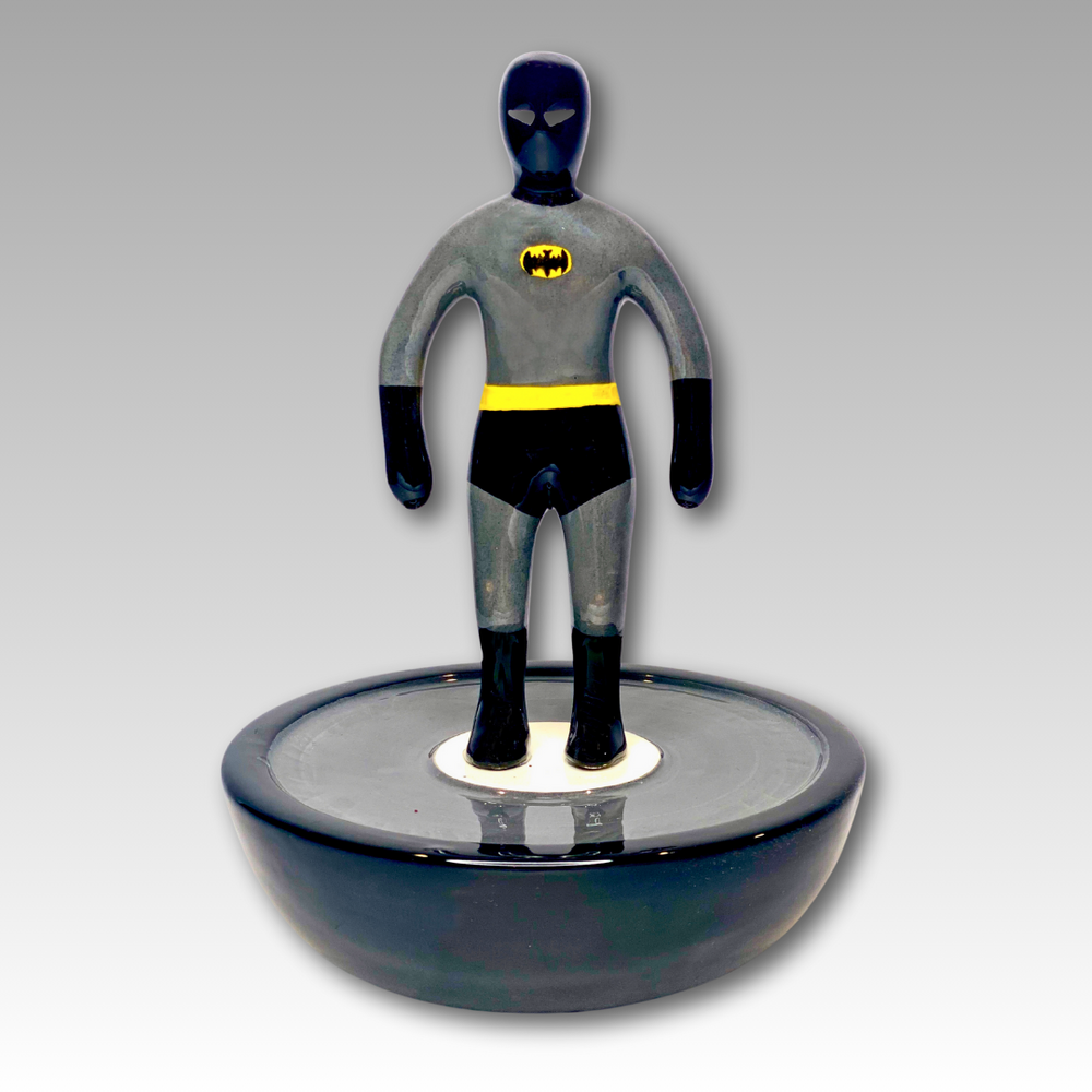 Statuina ceramica Subbuteo supereroe nero e grigio