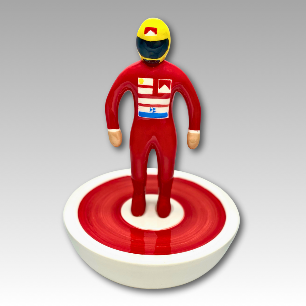 Statuina ceramica Subbuteo pilota rosso e giallo