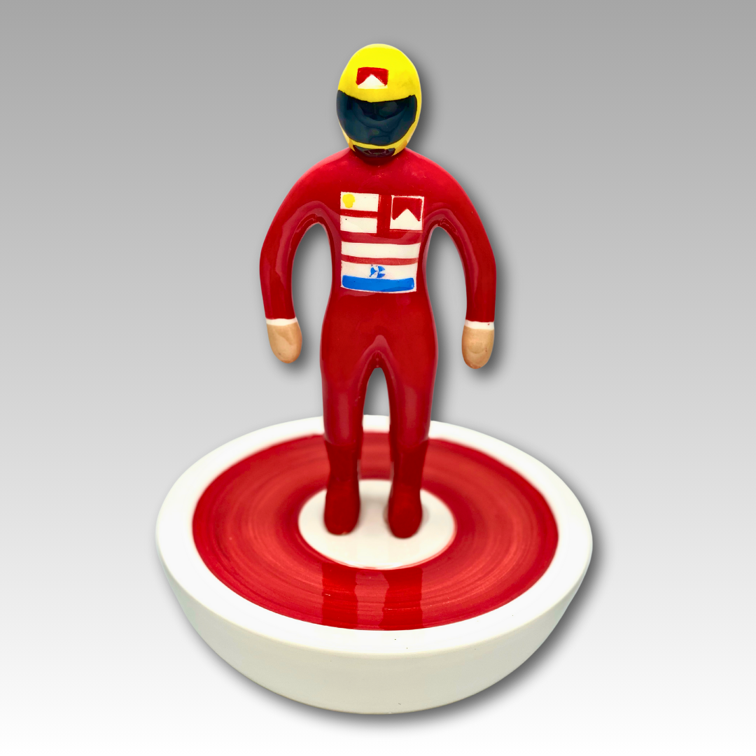Statuina ceramica Subbuteo pilota rosso e giallo