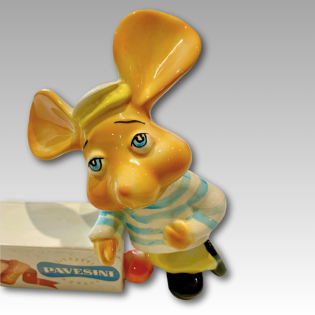 Statuina nostalgica Topo Gigio con biscotti Pavesini