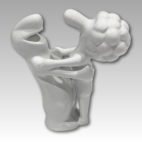 Statuetta ceramica La Linea, abbraccio stilizzato