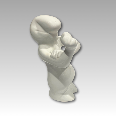 Statuetta singola La Linea in ceramica bianca, braccia incrociate