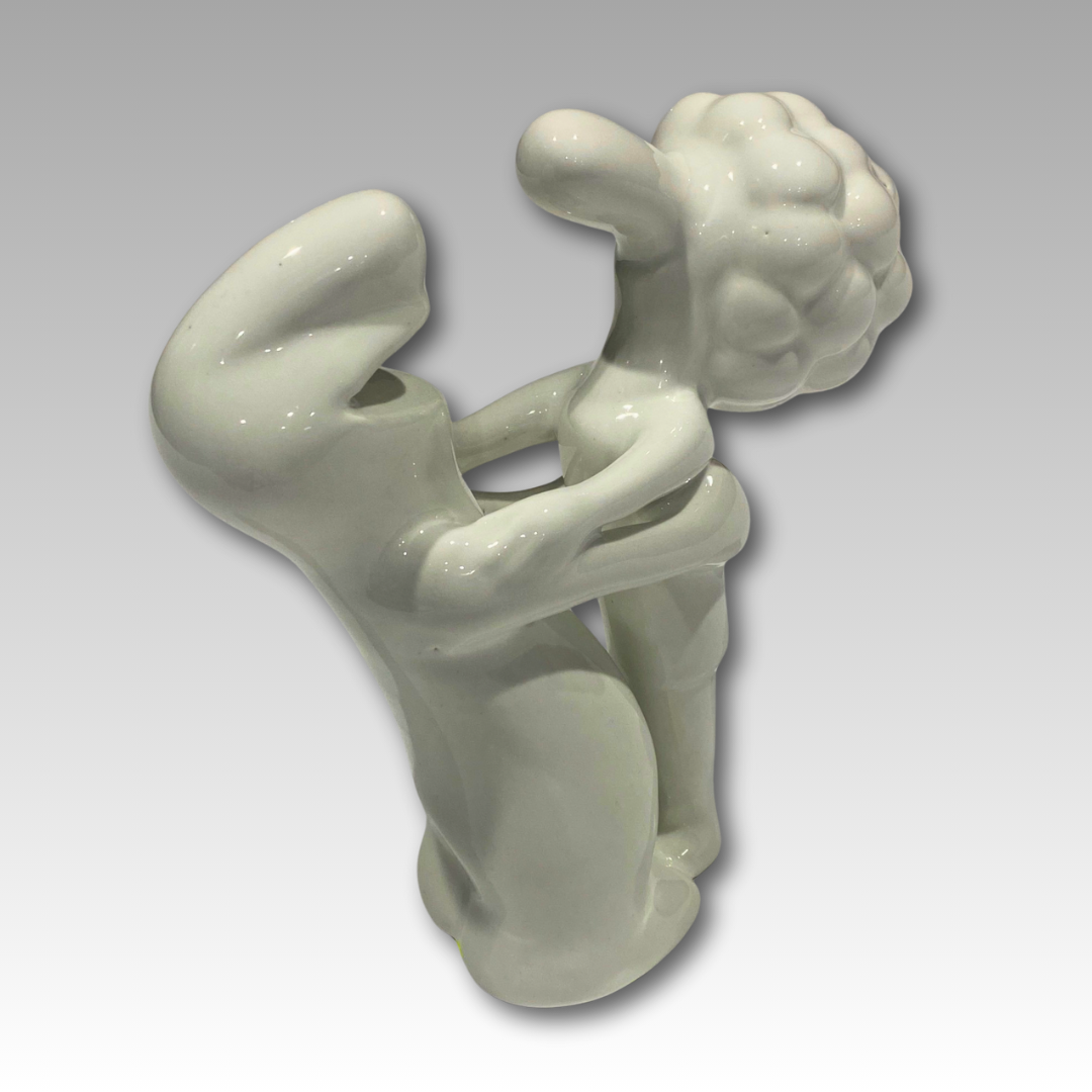 Statuetta La Linea, abbraccio in ceramica