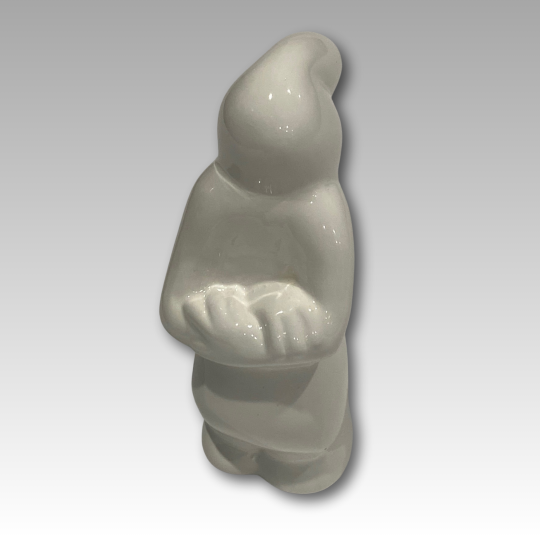 Statuetta singola La Linea in ceramica, vista frontale