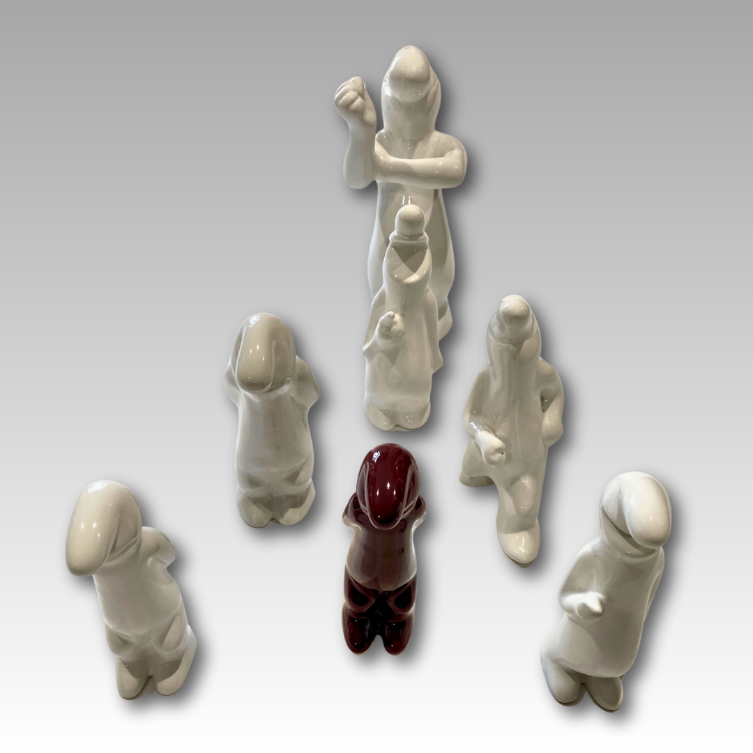 Set di statuette in ceramica de La Linea in varie pose, omaggio alla serie animata di Osvaldo Cavandoli.