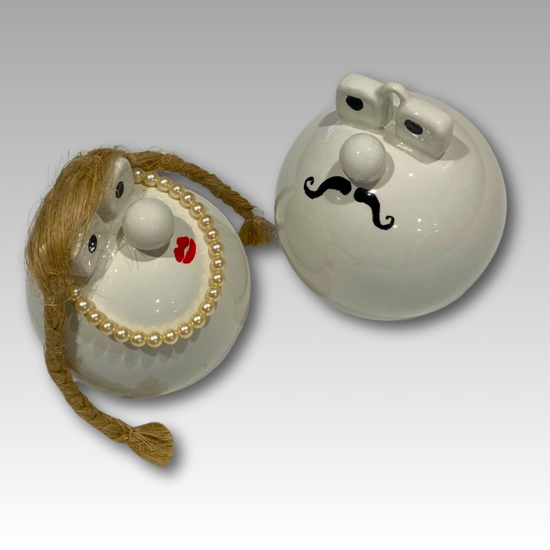 Duo Papalla in ceramica con baffi e collana