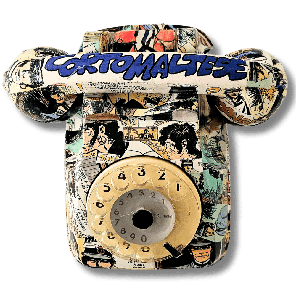 Telefono vintage Corto Maltese con arte fumetto vivace