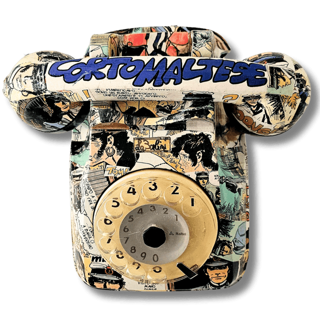 Telefono vintage Corto Maltese con arte fumetto vivace