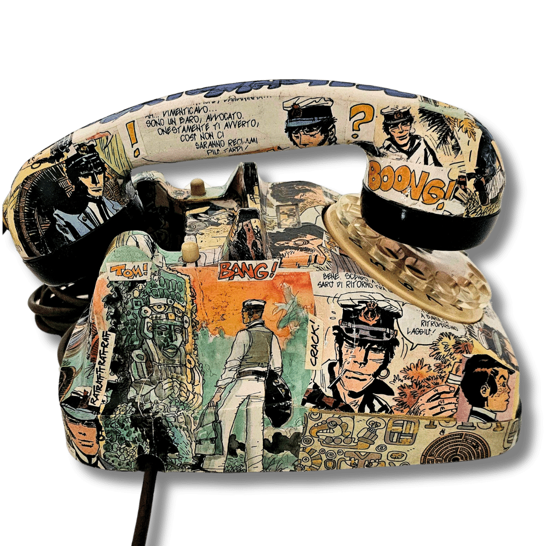 Retro telefono Corto Maltese decorato con scene di fumetti