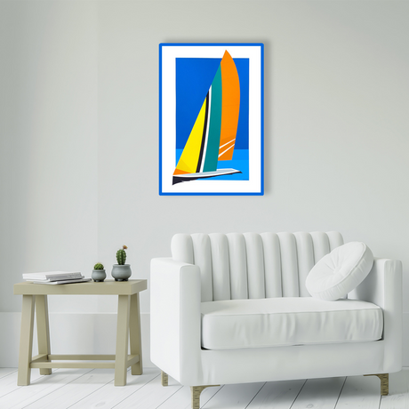 Ambientazione Quadro Serigrafia LEVANTE di Amleto Dalla Costa dalla Collezione EMOZIONE VELA, raffigurante barche a vela colorate con tocchi artistici dinamici che evocano la libertà sull'acqua. F.to 42x64 cm.