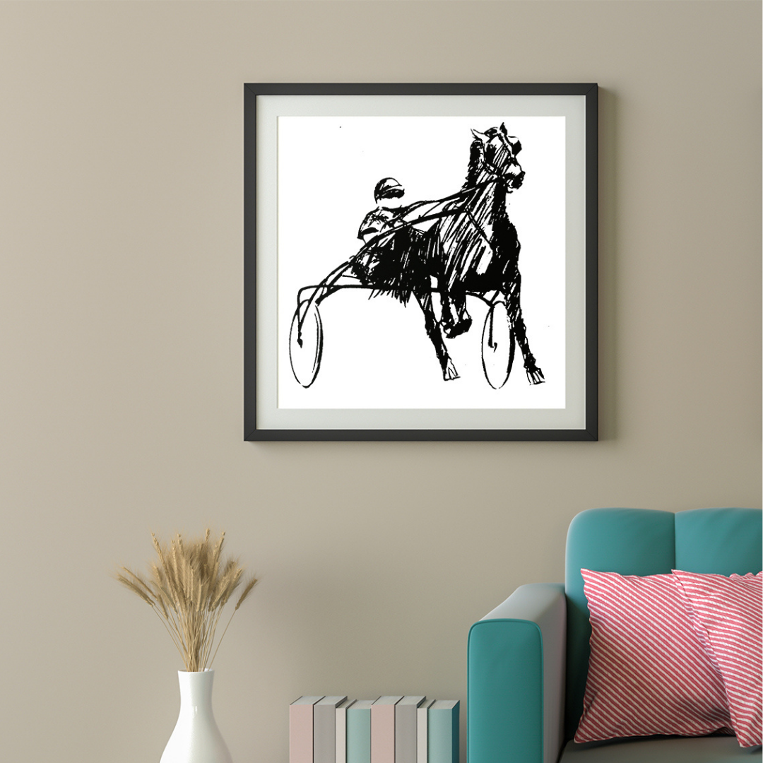 Ambientazione Sala con divano Quadro Serigrafia 'Trotting Horse' dalla Black & White Horses Collection di Amleto Dalla Costa, arte minimale che esprime eleganza e dinamismo.