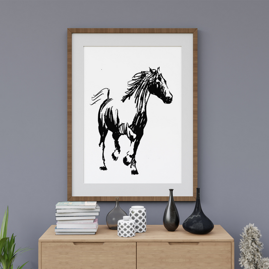 Ambientazione quadro Serigrafia 'Walking Horse on the Right' di Amleto Dalla Costa, arte equina in bianco e nero che esprime tranquillità e bellezza.