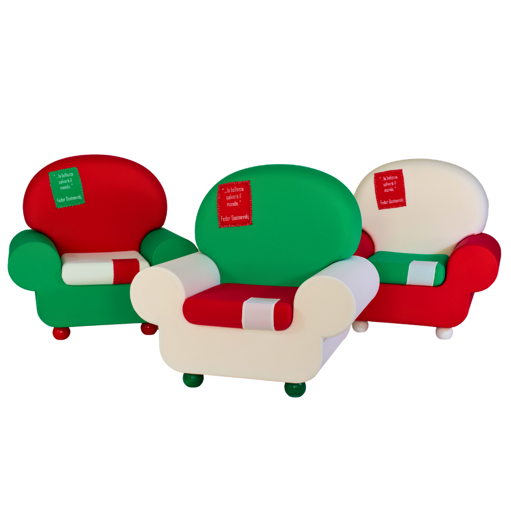 Tre poltrone Papì in diversi colori vivaci