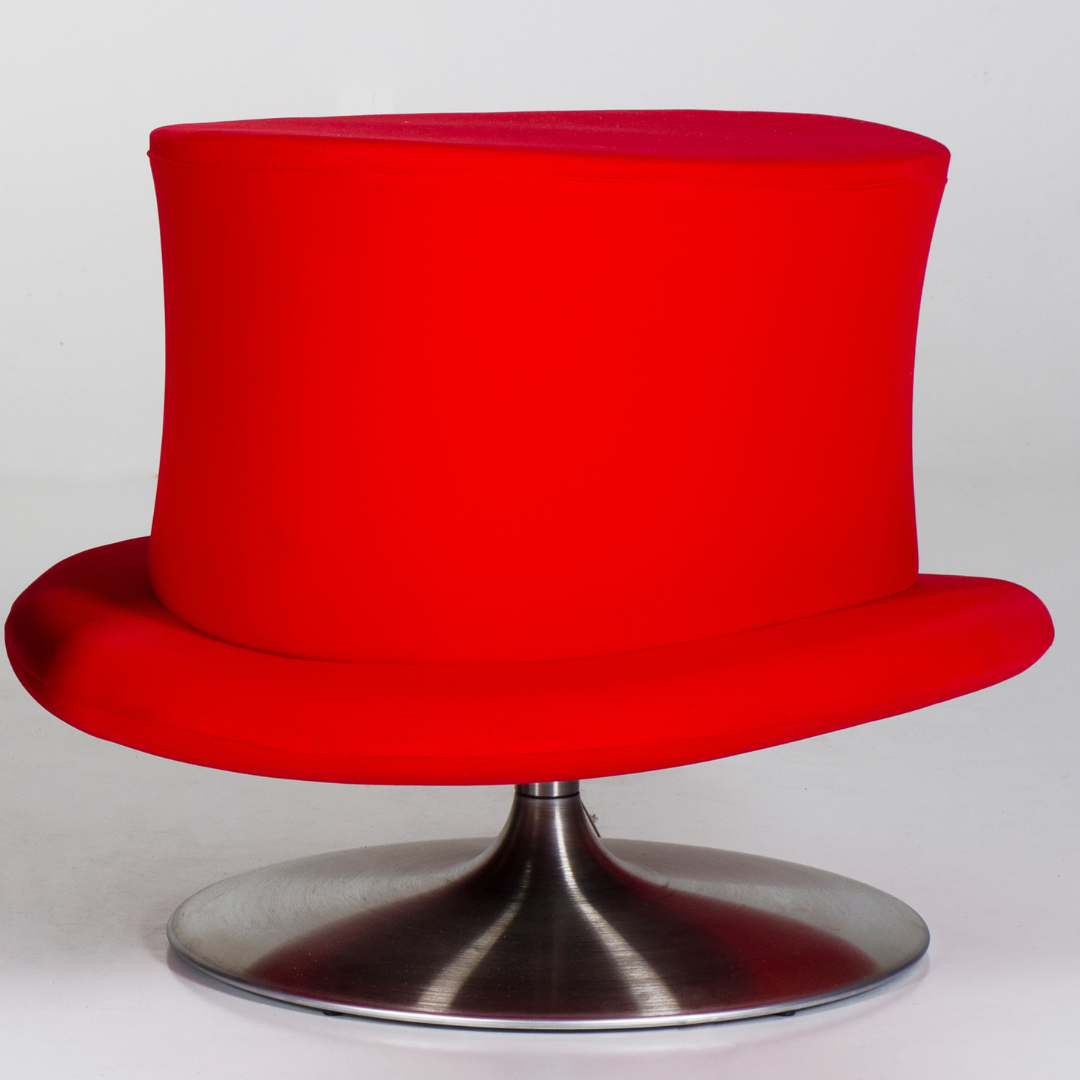 Pouf 'Chillindro' rosso di Gugliermetto, vista laterale