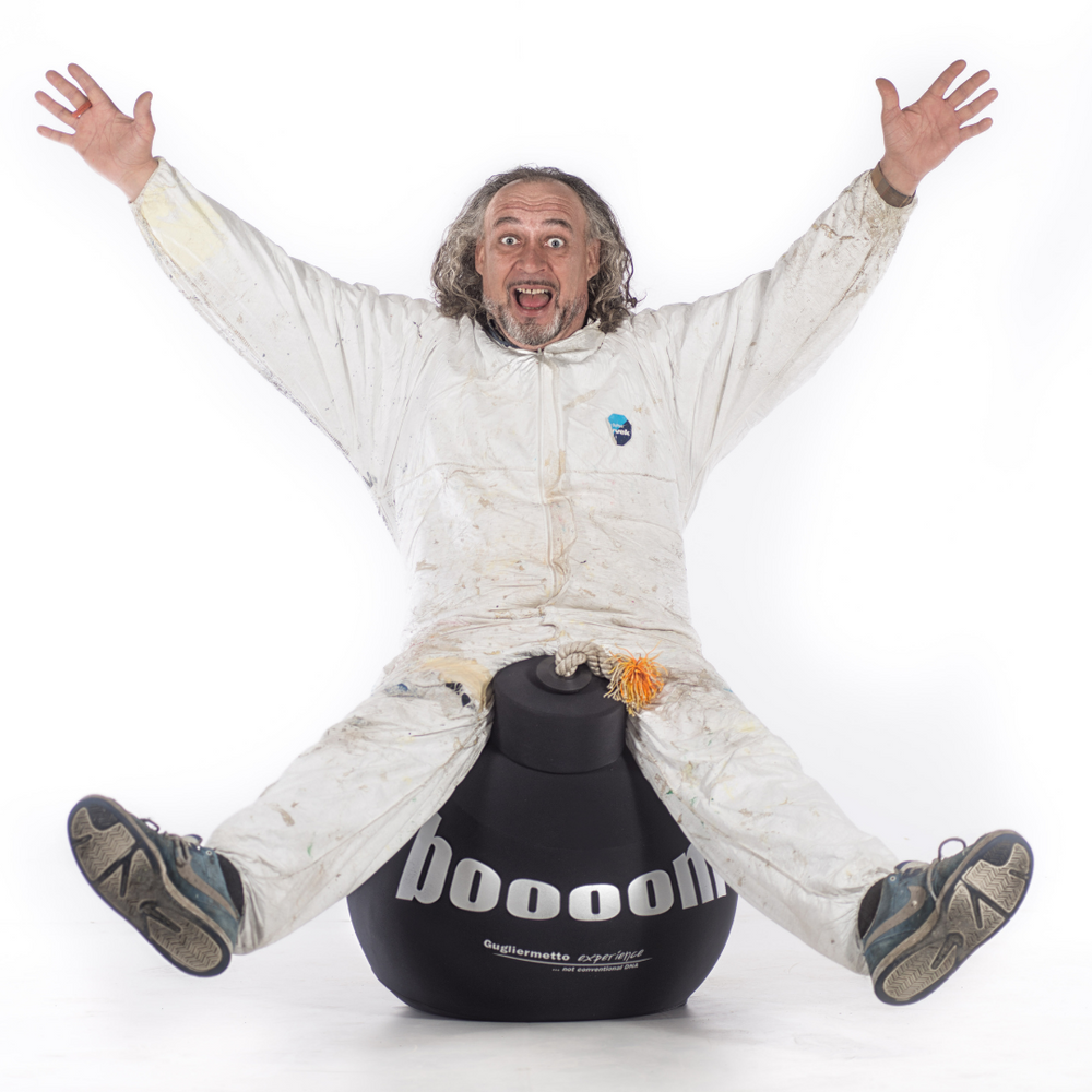 Persona seduta su pouf 'La Bum' nero