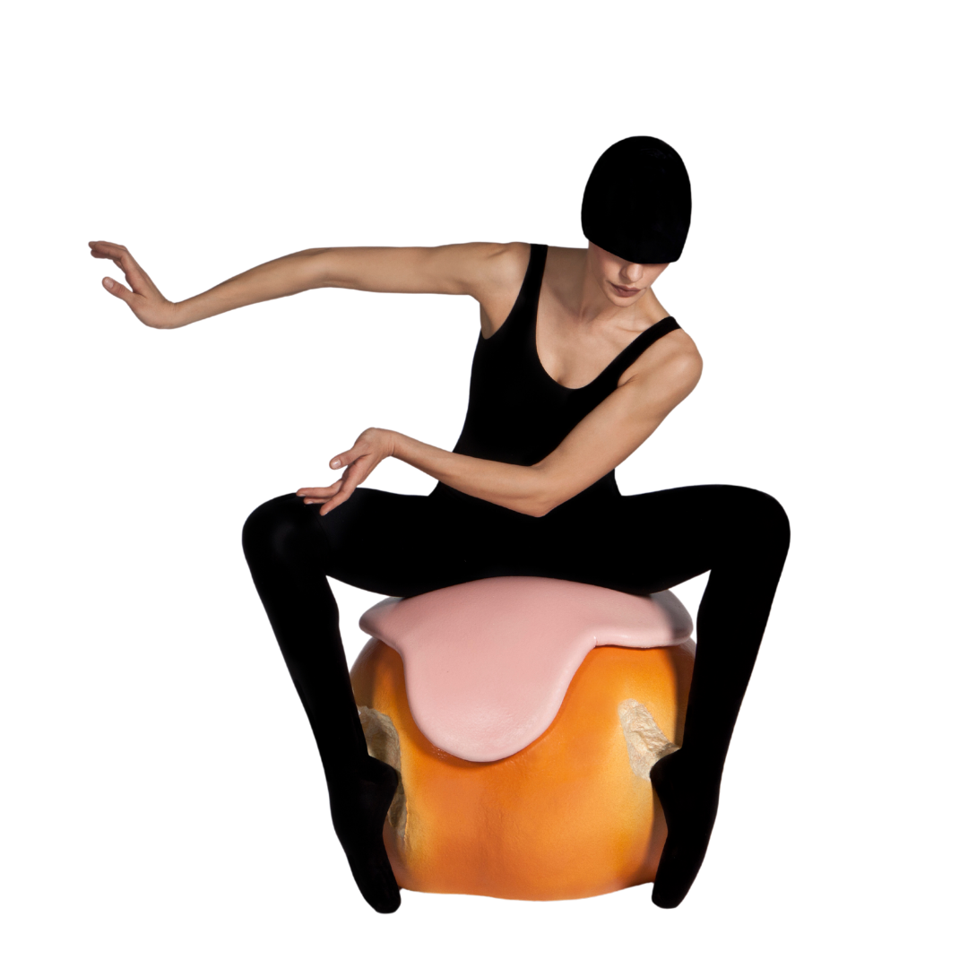 Persona seduta su pouf Big Eat Bignè rosa