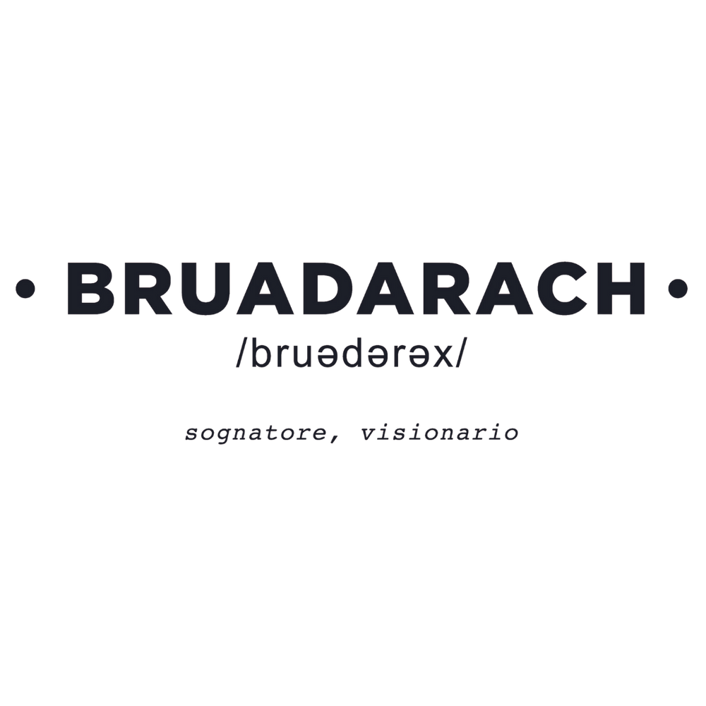 Sticker murale "Bruadarach" che invoca la visione e l'ispirazione con un design minimalista ed elegante per decorazioni interne moderne.