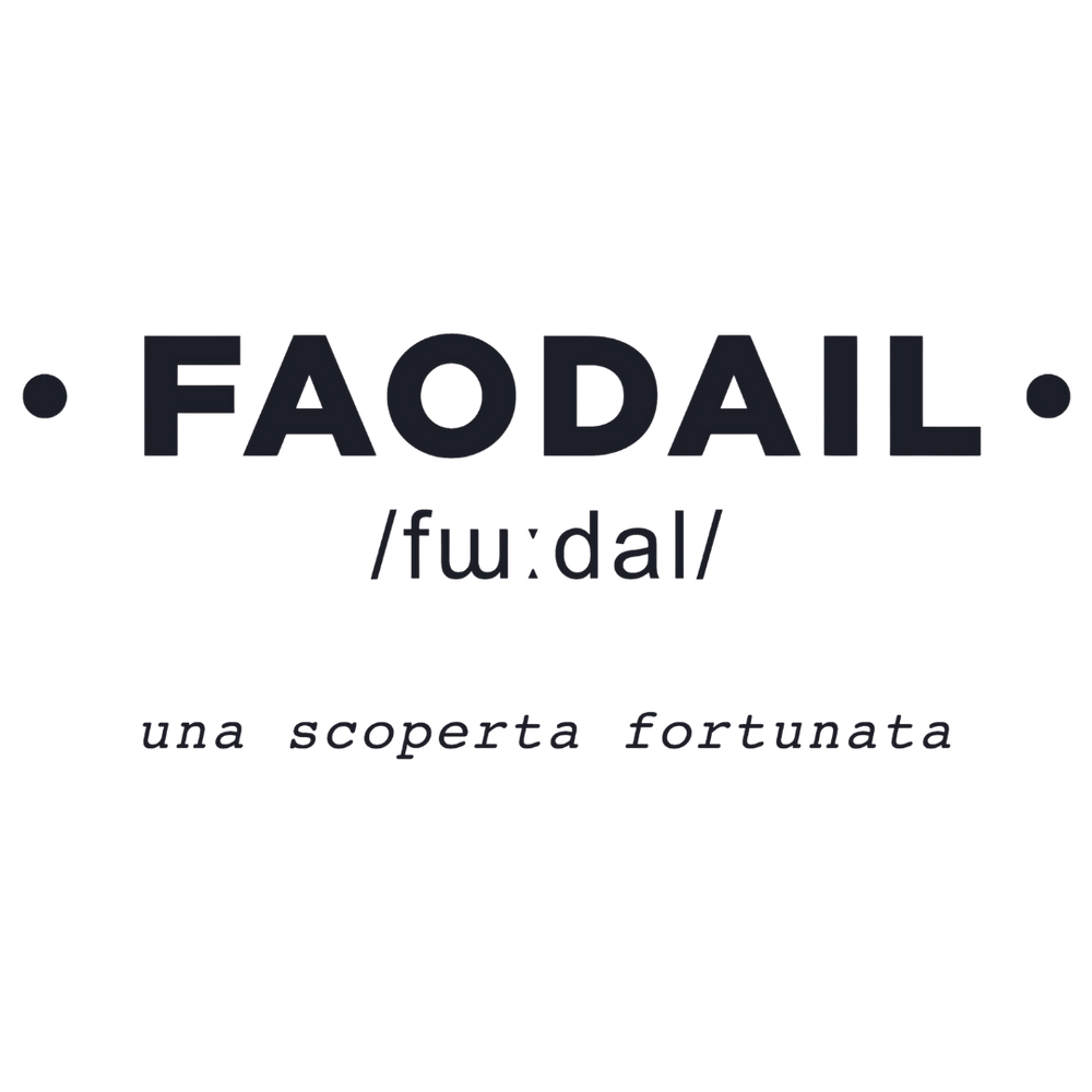 Adesivo murale 'FAODAIL' che evoca scoperte fortunate, ideale per ambienti moderni e ricercati.