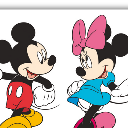 Dettaglio Quadro Stampa affettuosa di Topolino e Minnie mano nella mano, disponibile su tela e carta eco, ideale per un dolce tocco Disney.