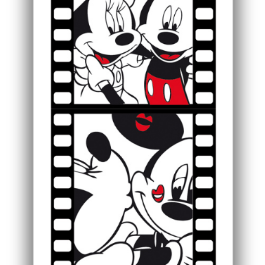 Dettaglio Quadro Opera d'Arte di Una striscia cinematografica artistica che presenta Minnie e Mickey Mouse in varie pose affettuose, perfetta per aggiungere un tocco di romanticismo e storia del cinema a qualsiasi ambiente.