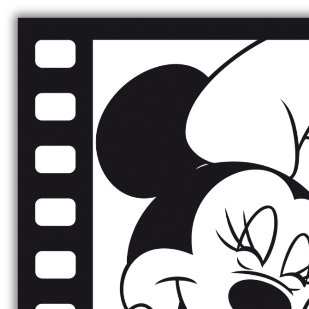 Dettaglio Quadro di Minnie Mouse sorridente con fiocco e bocca colorati, che esprime gioia e vivacità, perfetto per aggiungere un tocco di ottimismo e stile Disney al tuo ambiente lavorativo o domestico.