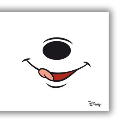 Dettaglio del Quadro Triade di espressioni allegre di 'Smiling Mickey', raffiguranti i sorrisi inconfondibili di Mickey Mouse su uno sfondo bianco attaccato in una camera da letto