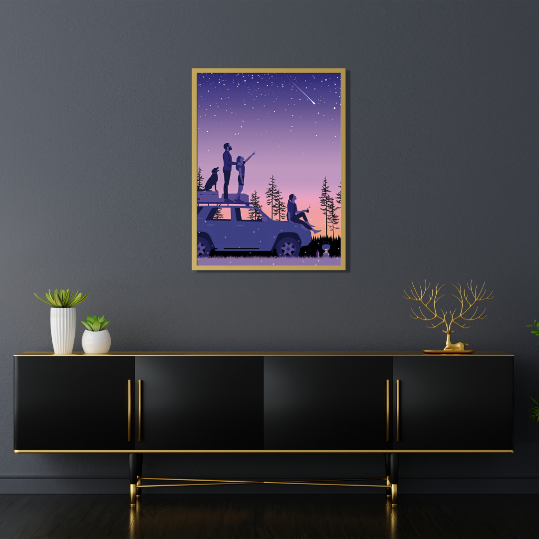 Ambientazione quadro "Summer Family Trip" di Joey Guidone, un'illustrazione che ritrae una famiglia in viaggio, assorta nell'ammirazione del cielo notturno, con un'atmosfera di avventura e serenità.