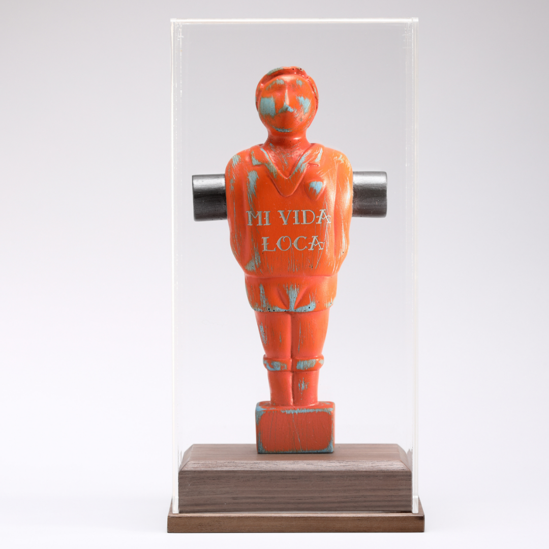 Statuetta artistica arancione 'Mi Vida Loca' di Johnny Hermann