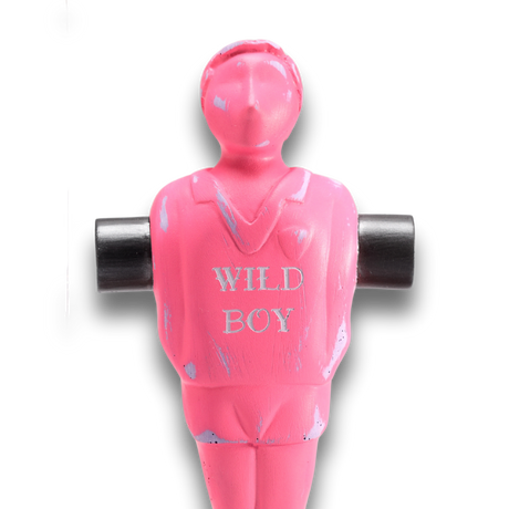 Dettaglio statuetta rosa 'Wild Boy'